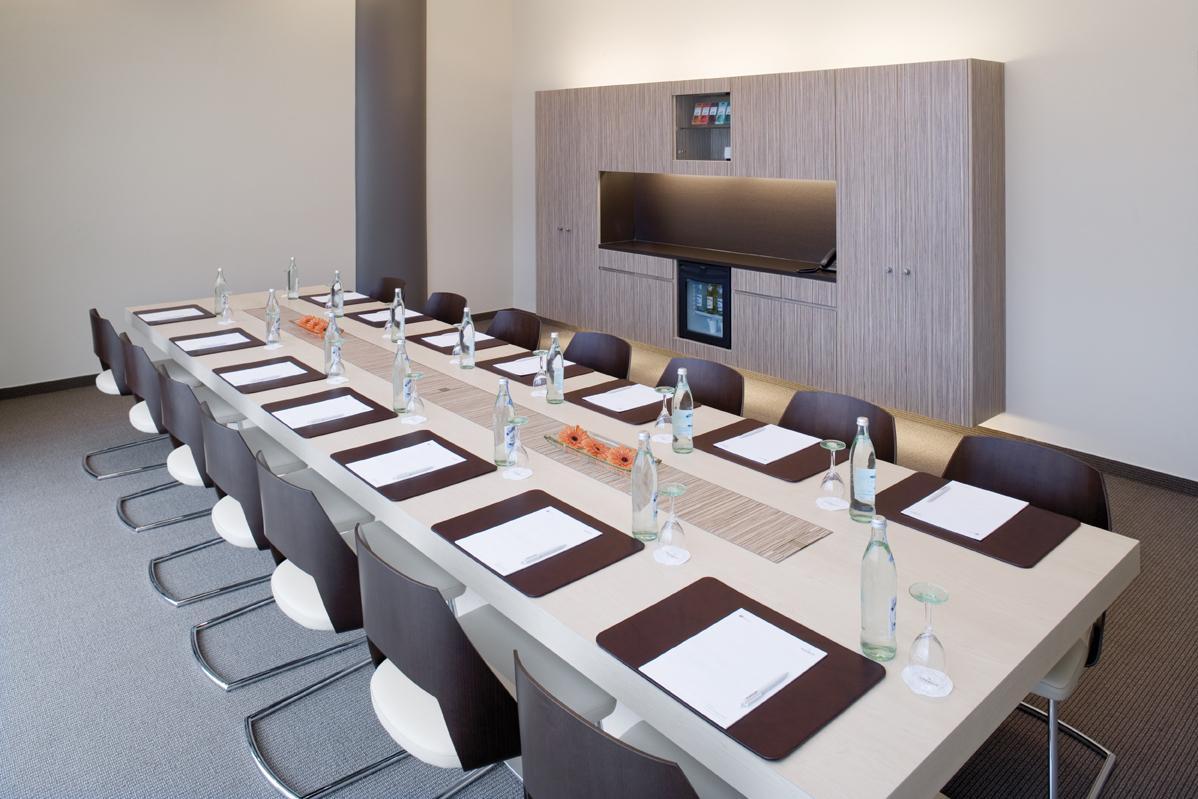 Moevenpick Hotel Frankfurt City Messe Франкфурт-на-Майне Экстерьер фото