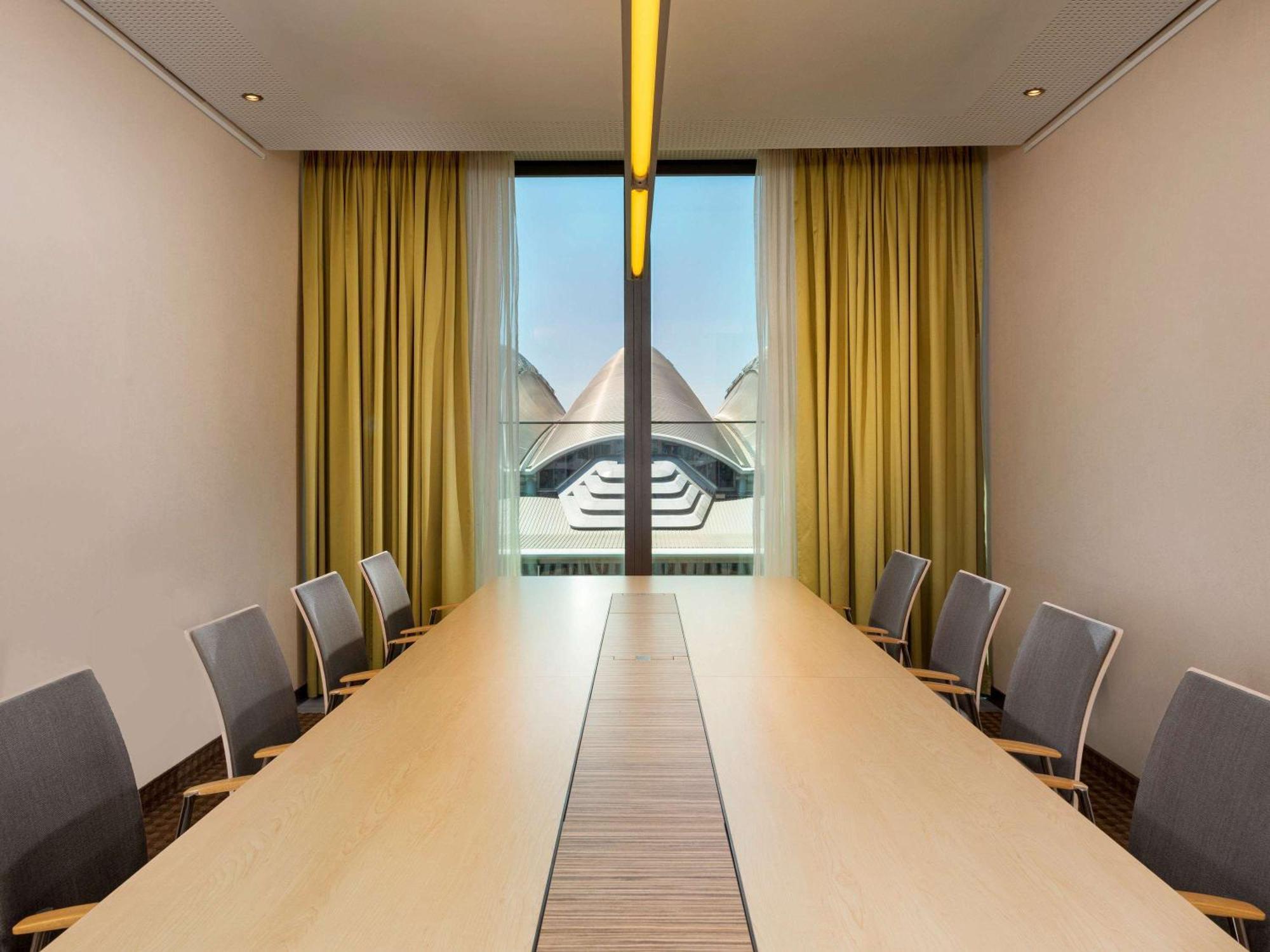 Moevenpick Hotel Frankfurt City Messe Франкфурт-на-Майне Экстерьер фото